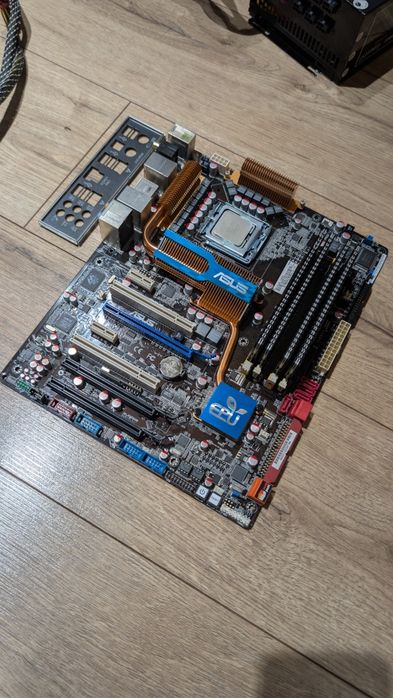 Asus P5Q Deluxe (LGA775)