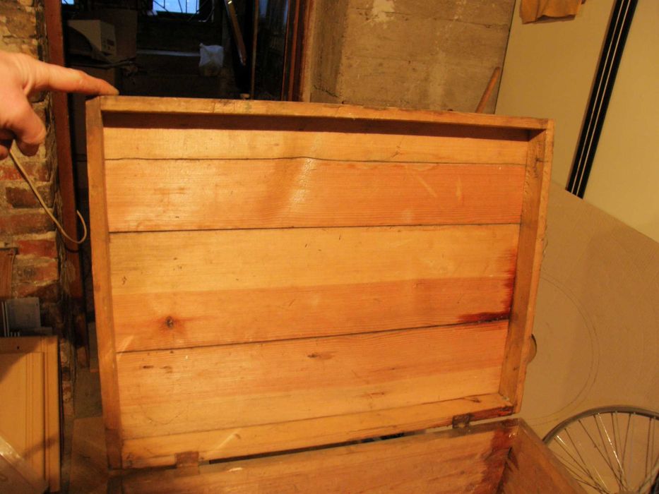 Skrzynia drewniana .