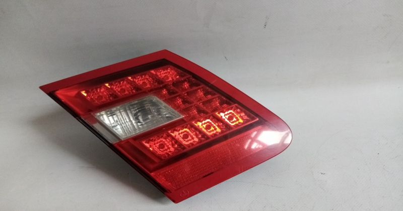 Farolim da mala esquerdo MERCEDES-BENZ Classe E (W212)