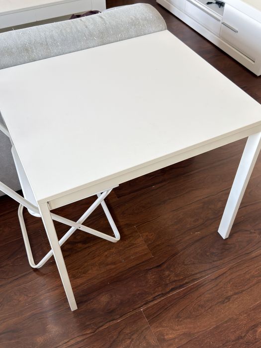 Rozkladany biały stół Ikea Vangsta