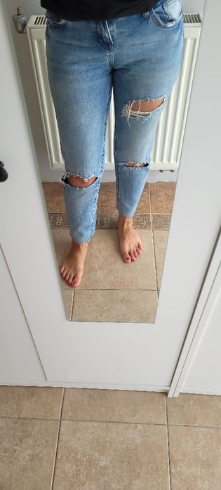 Spodnie jeansowe z przedarciami