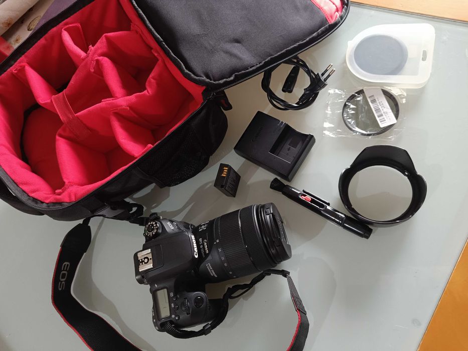 Canon EOS 77D+Canon EF-S 18-135mm