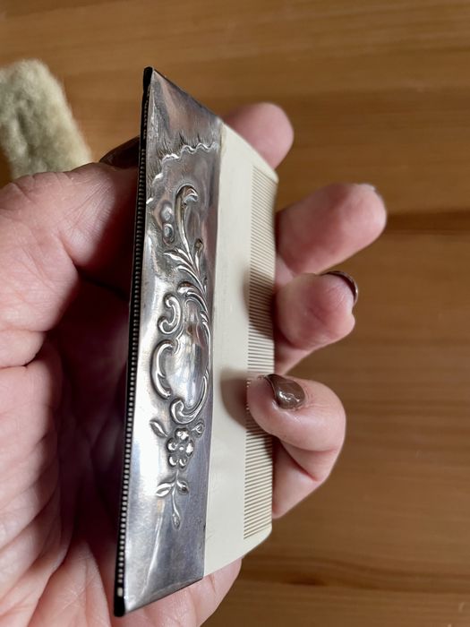 Conjunto de escova e pente em prata