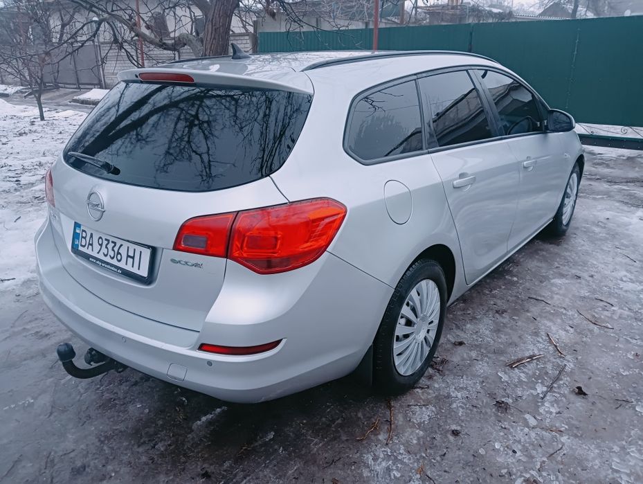 Опель Астра j.2011рік 1.3 tdi .з приємною витратою від4 до 6л.