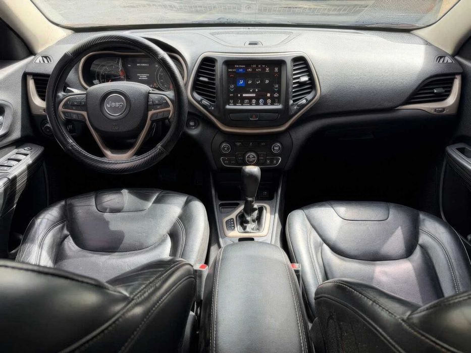 Jeep Cherokee Limited      2017