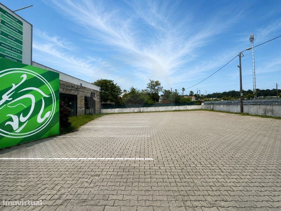 Armazém com Logradouro em Amorim na Póvoa de Varzim