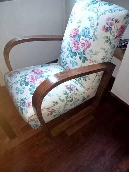 Sofá e cadeira restaurados