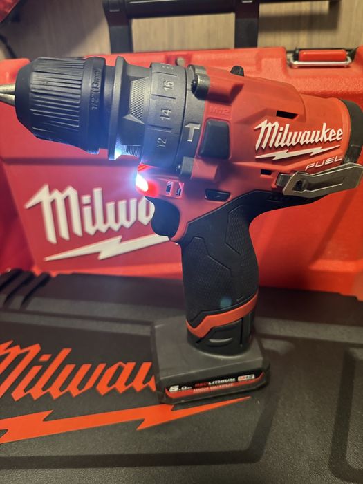 Шуруповерт акумуляторний Milwaukee M12 Fpdx, 37 Нм з ударом