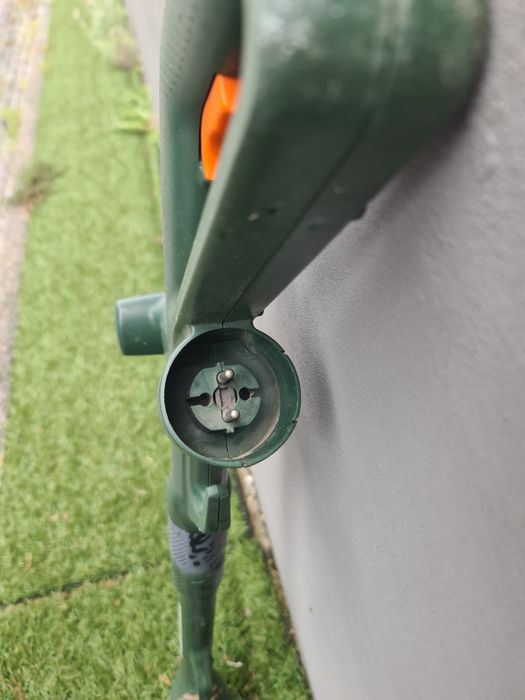 Aparador de Relva Eléctrico - Black & Decker.