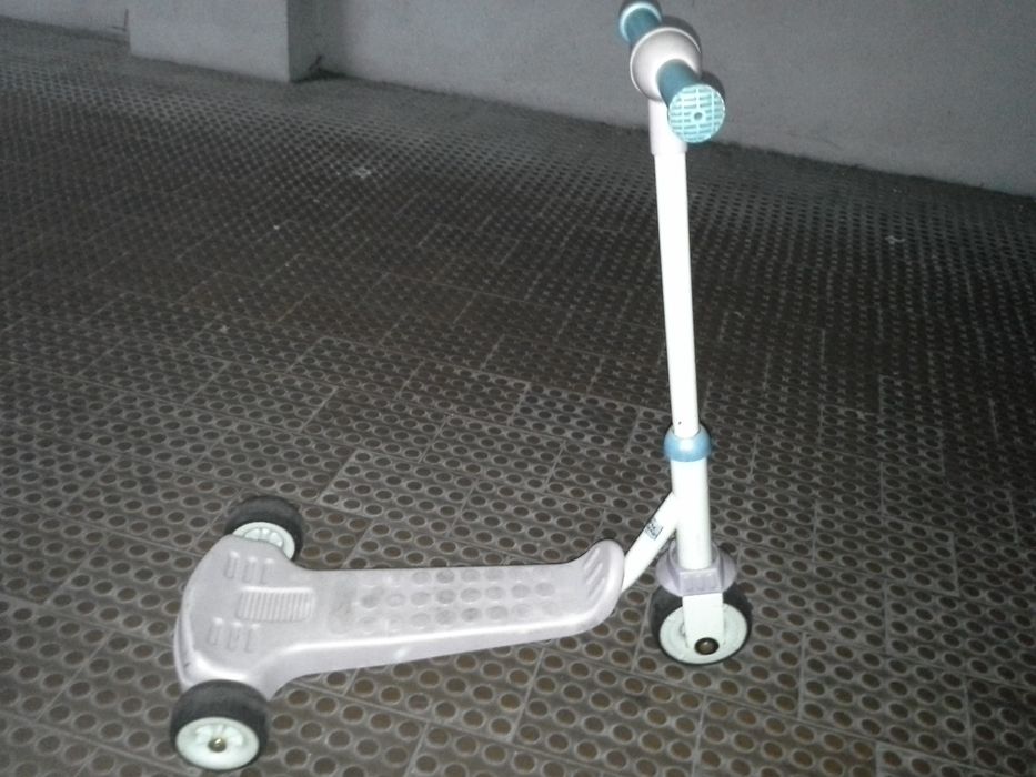 Trotineta 3 rodas.