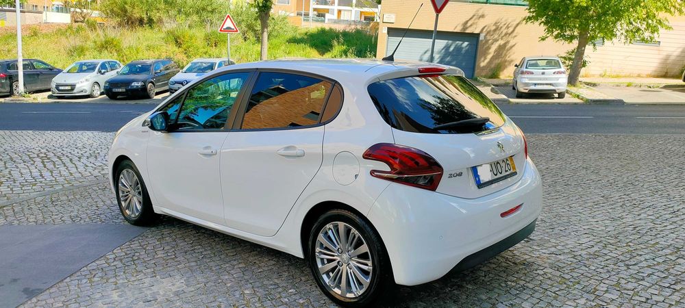 Peugeot 208 1.2 Pure Tech / Versão Style