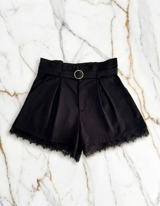 Czarne eleganckie spodenki z koronką M 38