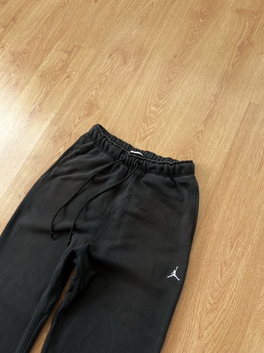 Чорні спортивні штани Nike Air Jordan Essentials