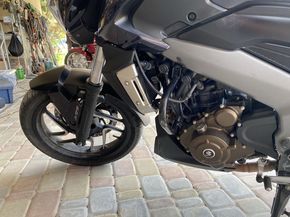 Мотоцилк Bajaj Dominar 400