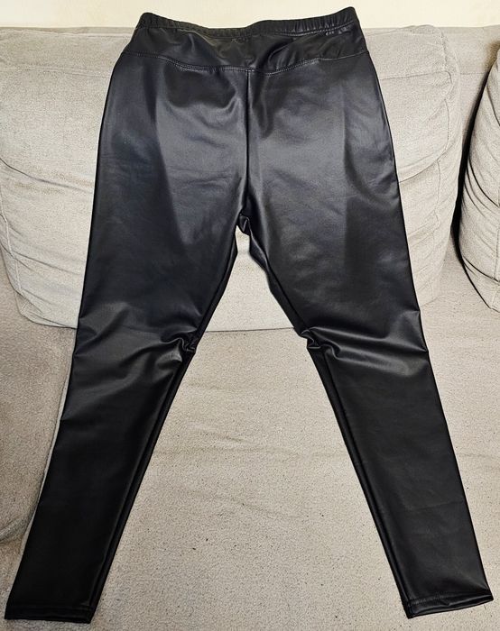 Nowe czarne matowe lateksowe, ocieplane leginsy, rozm M