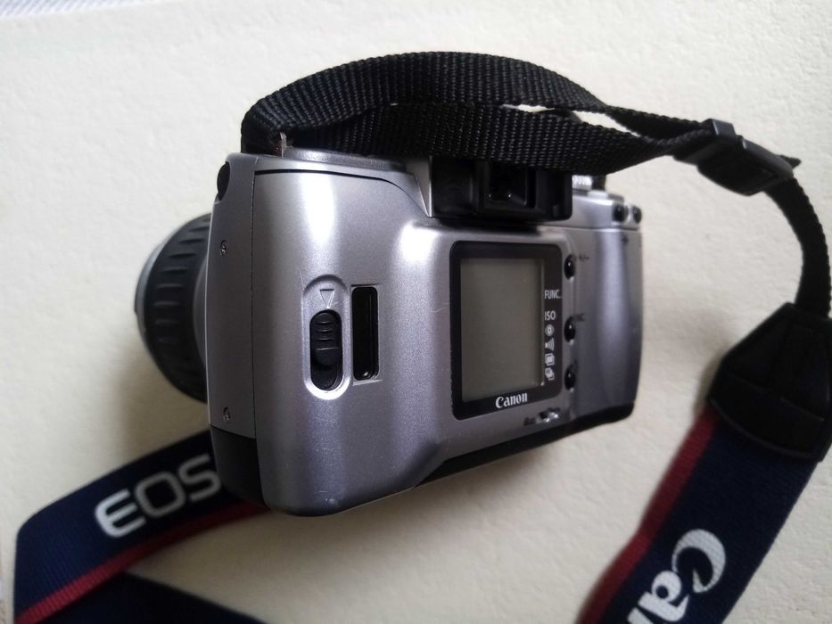 Máquina fotográfica analógica Canon 300V em perfeito estado.