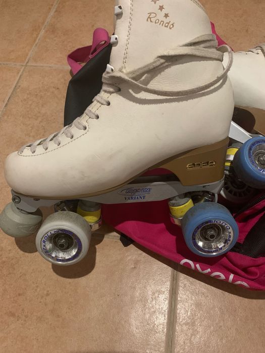 Patins de patinagem artística