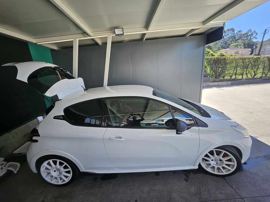Peugeot 208 GTi 1.6 THP 200cv