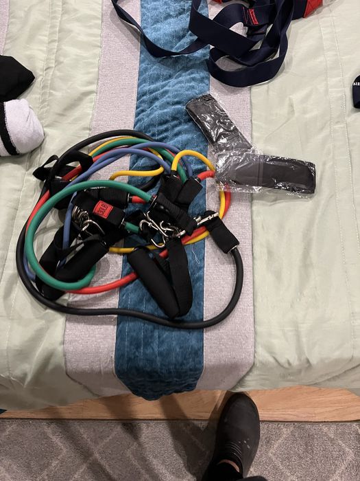 Trx e elastiscos de forca para exercicios em casa