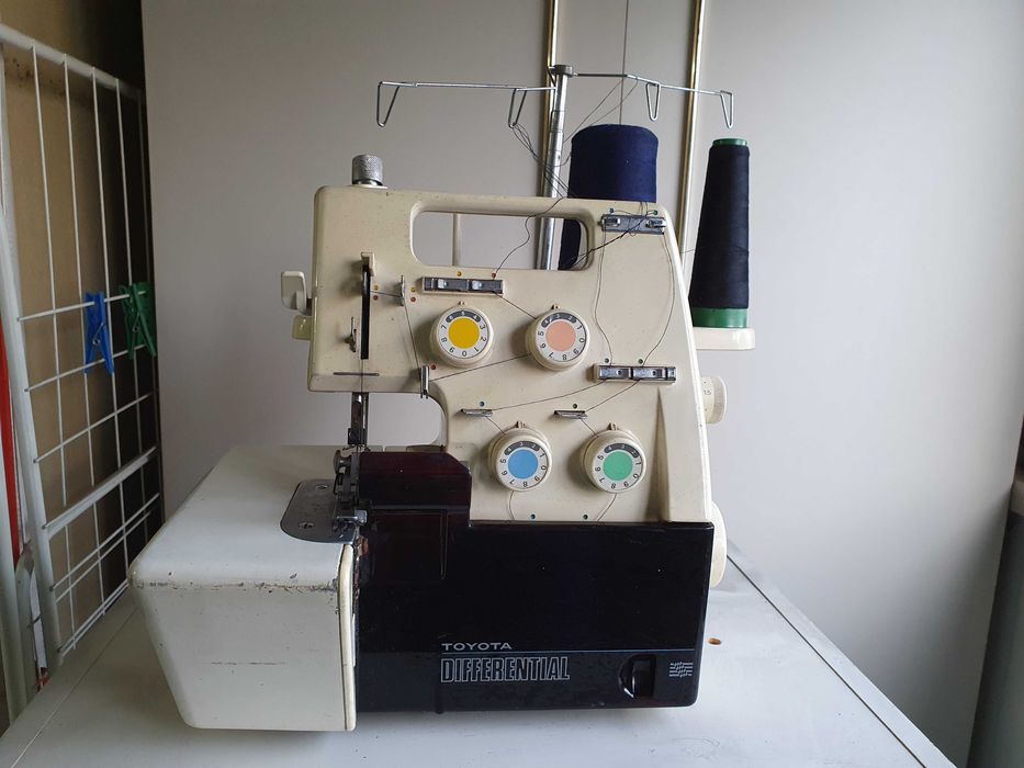 Máquina de costura corte e cose Toyota de 4 fios