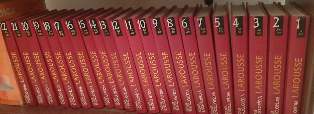 Enciclopédia Larrouse completa com 22 volumes
