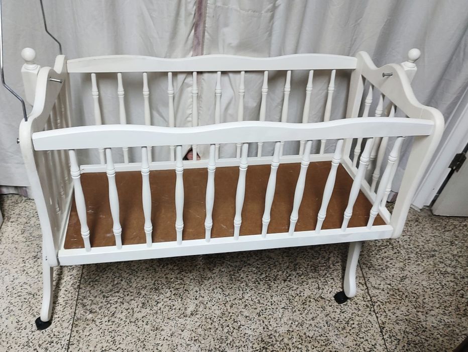 Berço baloiço em madeira