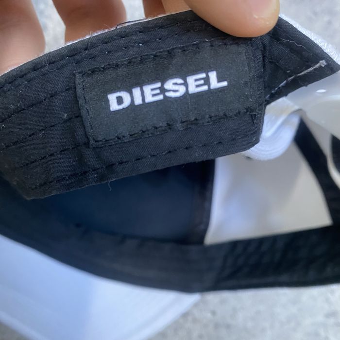 Біла кепка Diesel