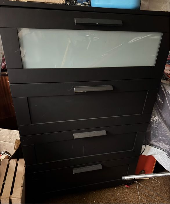 Komoda czarna z szufladami