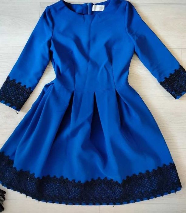 Нарядное платье с кружевом