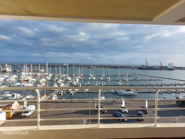 Arrenda se um andar 3 piso com vista fabulosa mar e serra