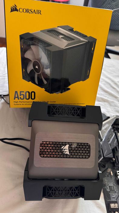 i7 9700K + Gigabyte Z390 AORUS Elite + Corsair A500