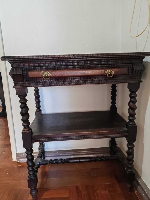 Consola em bom estado pau santo - Medidas 60cm x 70cm