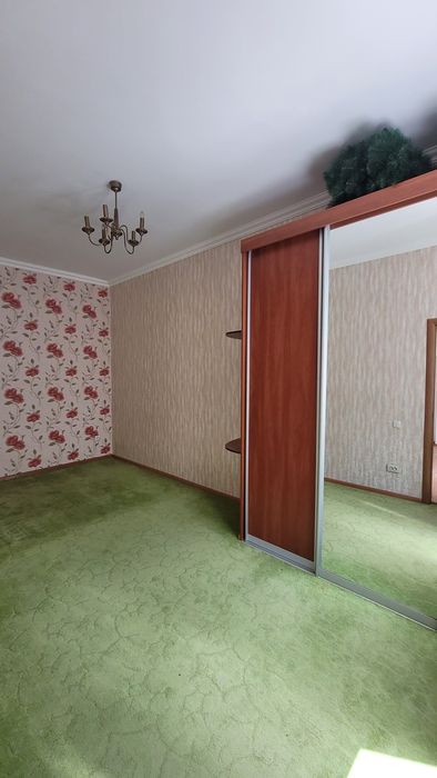 Продам 4х кімнатну квартиру.  Центр міста.