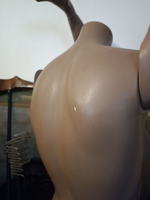 Manequim feminino de loja