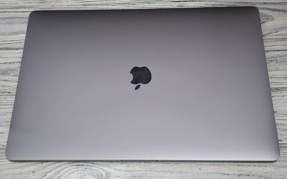 MacBook Pro 16 Mid 2019 i9 Space (MVVK2) / 500$ / emojiestore гарантия магазин