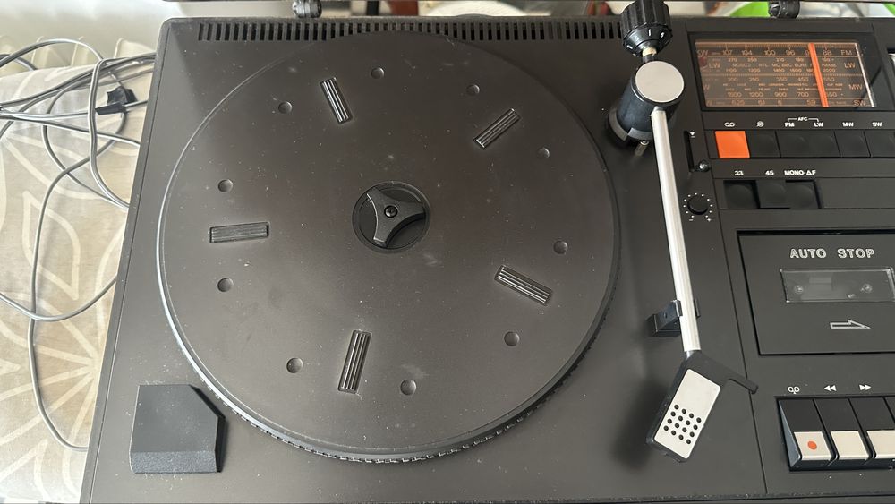 Gira-discos c/ Radio dos anos 70