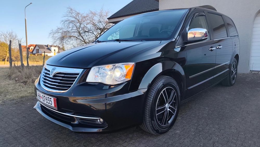 Lancia Voyager 2.8 180km Automat 7 Osób NAVI Xseno LED Skórzana Tapicerka Elektryczne