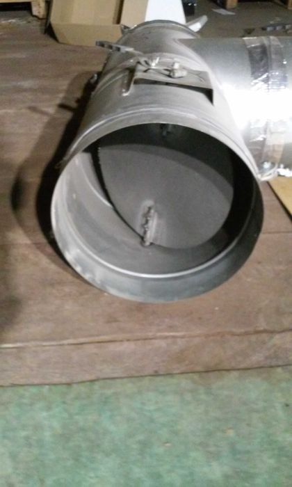 Trójnik z 2 przepustnicami wentylacyjnymi Ø (fi) 315 mm i redukcją