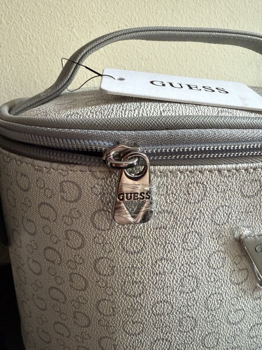 Nowa kosmetyczka kuferek Guess