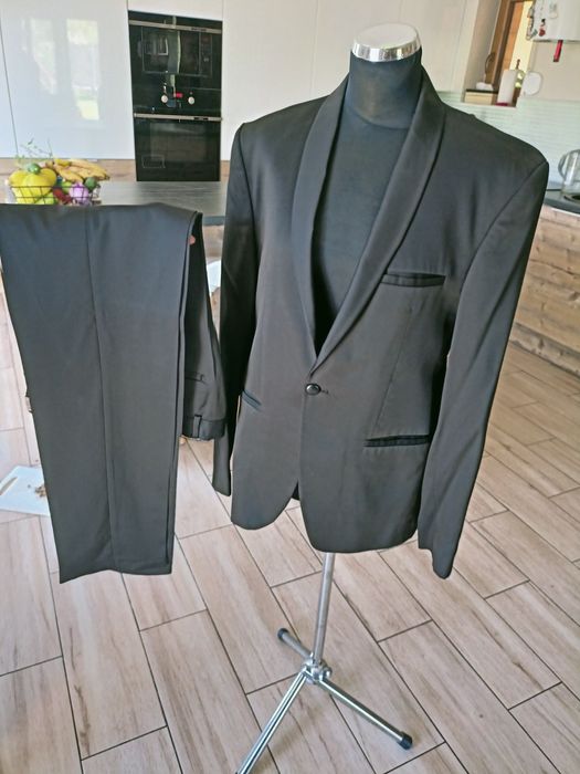 Garnitur smokingowy. Zestaw mucha poszetka i pas Pan młody. Wesele.