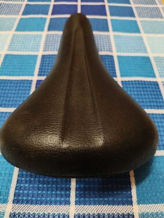 siodełko rowerowe marki Iscaselle z jarzmem