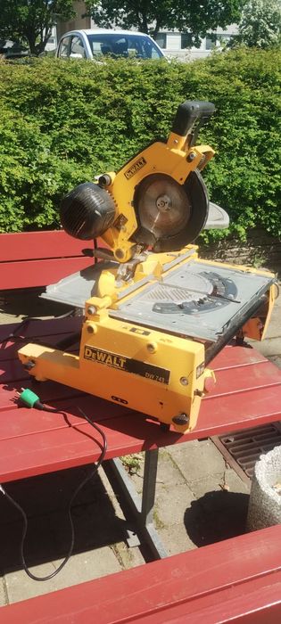Комбинированная торцовочная пила DeWalt DW743