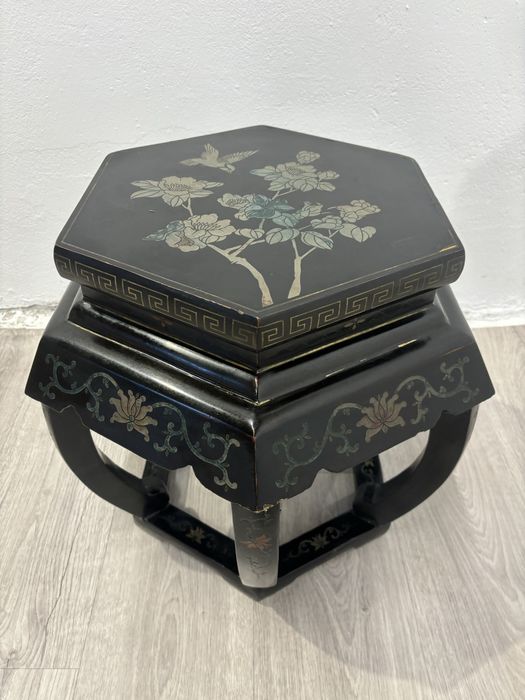 Orientalny stolik pomocniczy chinoiserie ręcznie malowany