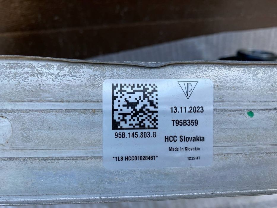 Porsche macan 95b рестайл радіатор інтеркулера лівий 95b145803g