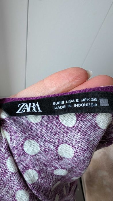 Vestido de verão curto violeto em bolinhas brancas ZARA