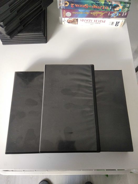 Caixas vazias de VHS e DVD usadas64585260235395122