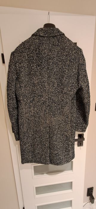 Płaszcz z wełną.