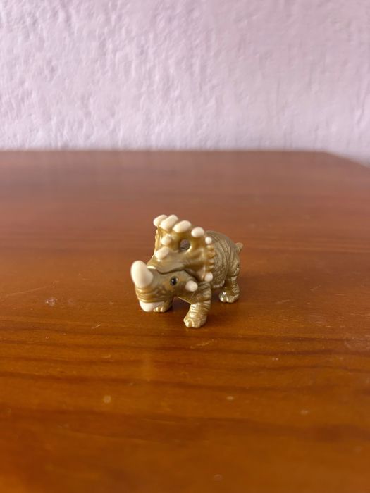 Dinossauros bebé kinder