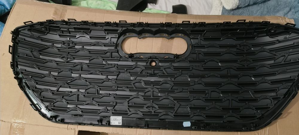 Grade frontal Audi Q4 Etron /original