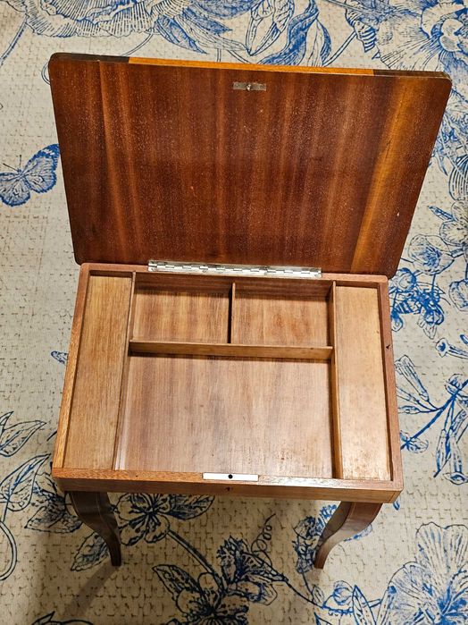 MESA de APOIO com CAIXA de MÚSICA anos 1950/1960